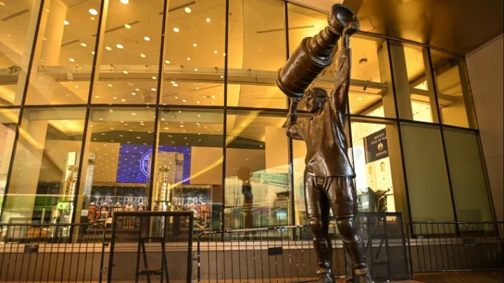 个比个抽象🤣美媒评世界十大最丑运动员雕像：韦德榜首 C罗第2